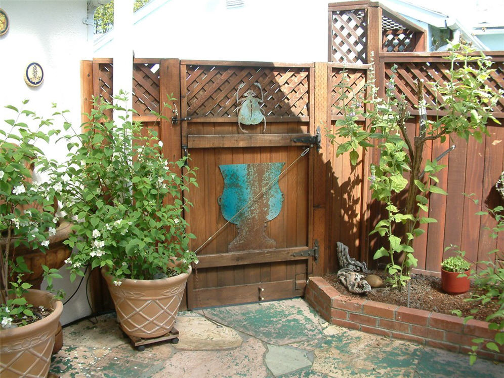 Gate and Decor