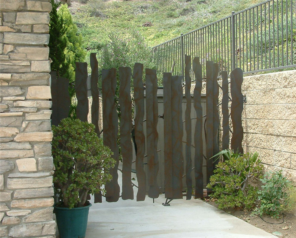 Organic Shaped Gate