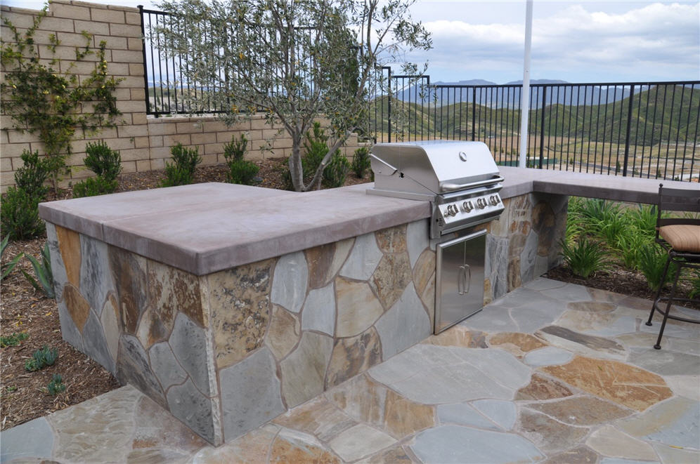 Flagstone Finish Outdoor Grill