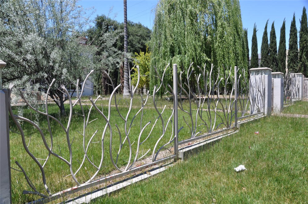 Wispy Look Fence